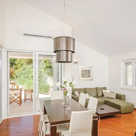 Casa de Férias Primosten-dolac With Outdoor Pool Dolac