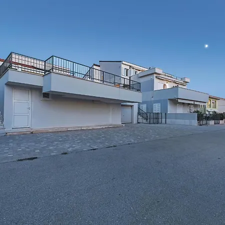 Primosten-dolac With Outdoor Pool Vikendica *