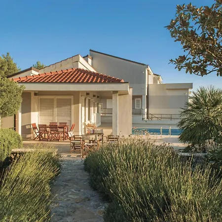 Primosten-dolac With Outdoor Pool Casa de Férias Dolac