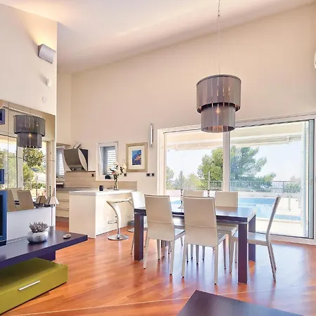 Casa de Férias Primosten-dolac With Outdoor Pool *