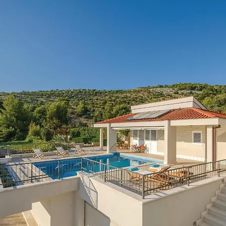 Primosten-dolac With Outdoor Pool Casa de Férias Dolac
