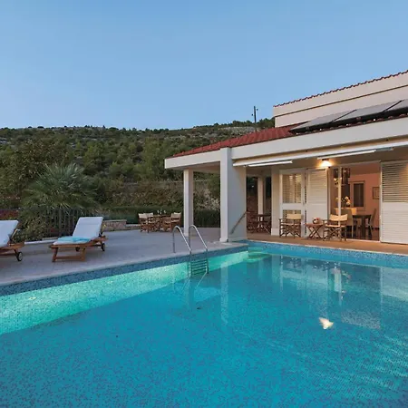 Holiday home Cozy In Dolac With Outdoor Swimming Pool Podgreben