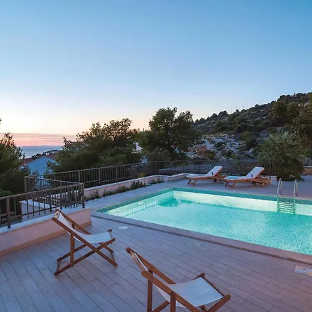 Primosten-dolac With Outdoor Pool Casa de Férias