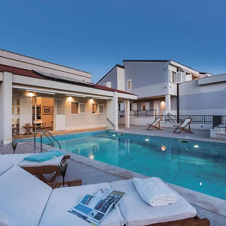 Primosten-dolac With Outdoor Pool Casa de Férias Dolac