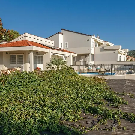 Vikendica Primosten-dolac With Outdoor Pool Dolac