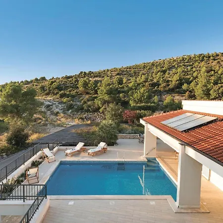 Primosten-dolac With Outdoor Pool *