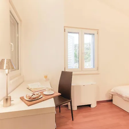 Primosten-dolac With Outdoor Pool Dolac