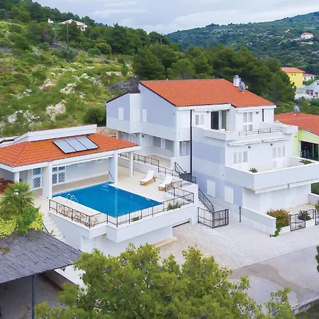 Primosten-dolac With Outdoor Pool