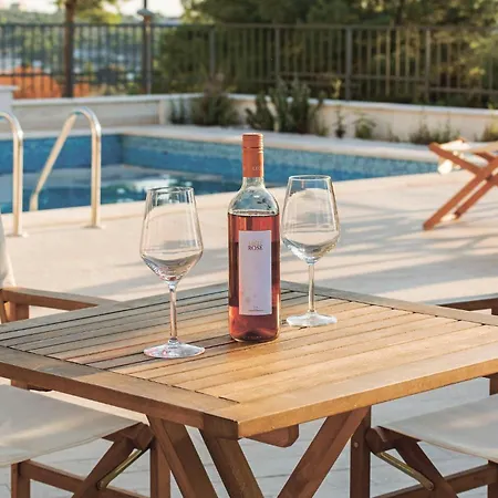 Primosten-dolac With Outdoor Pool Casa de Férias *