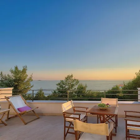 Primosten-dolac With Outdoor Pool Dolac