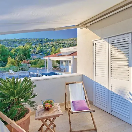 Primosten-dolac With Outdoor Pool Casa vacanze