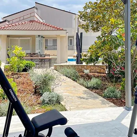 Casa de Férias Primosten-dolac With Outdoor Pool *