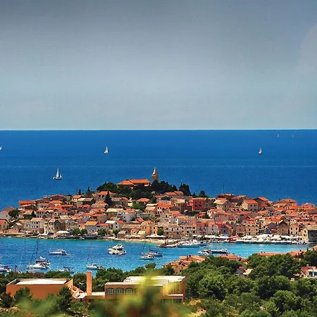 Primosten-dolac With Outdoor Pool