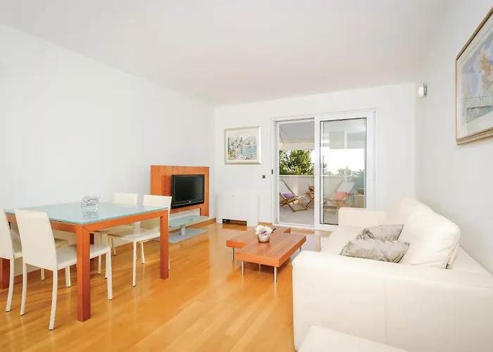 Primosten-dolac With Outdoor Pool Vikendica Dolac