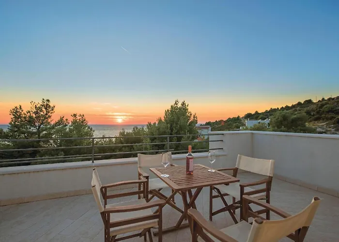 Primosten-dolac With Outdoor Pool Dom wakacyjny