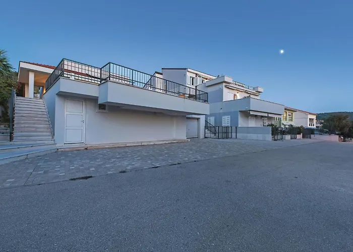 Primosten-dolac With Outdoor Pool Vikendica *