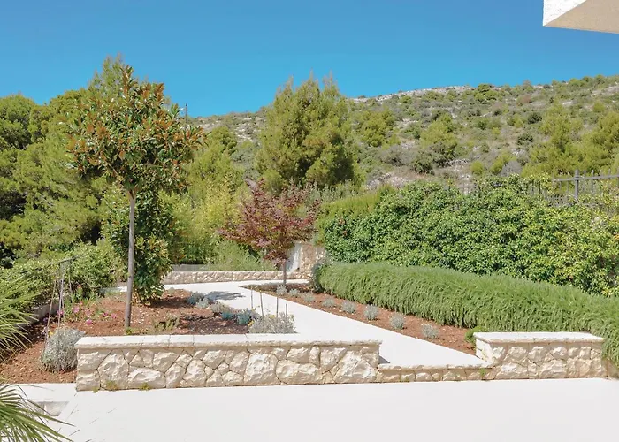 Primosten-dolac With Outdoor Pool * Dolac