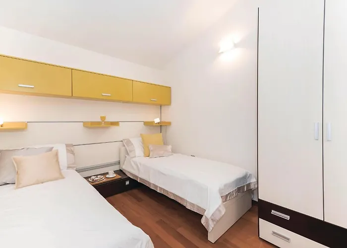 Primosten-dolac With Outdoor Pool Dolac