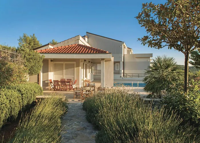 Primosten-dolac With Outdoor Pool Dom wakacyjny Dolac