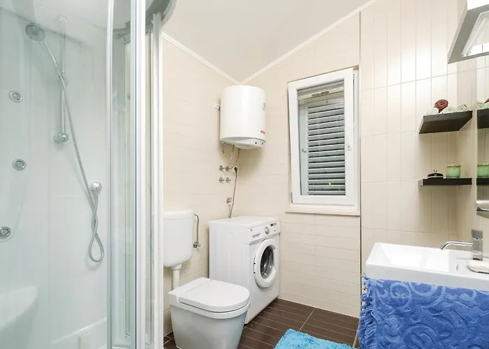 Primosten-dolac With Outdoor Pool Vikendica Dolac