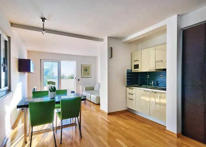 Primosten-dolac With Outdoor Pool Vikendica Dolac