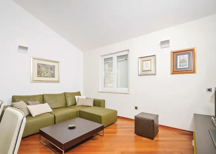 Primosten-dolac With Outdoor Pool Dolac