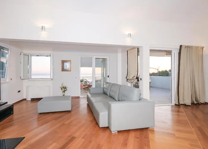 Primosten-dolac With Outdoor Pool * Dolac