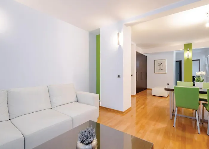 Primosten-dolac With Outdoor Pool Vikendica