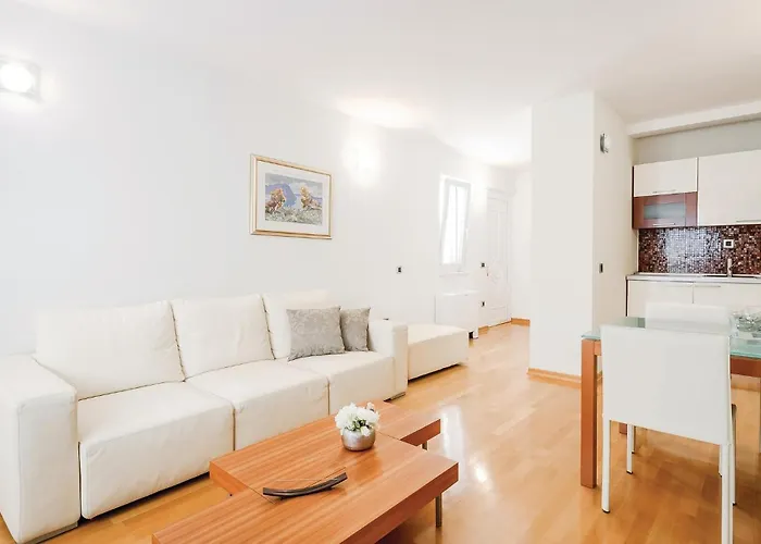 Primosten-dolac With Outdoor Pool Vikendica *