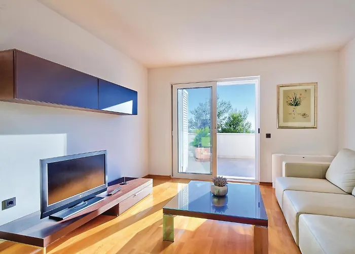 Vikendica Primosten-dolac With Outdoor Pool Dolac