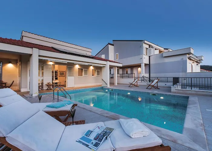 Primosten-dolac With Outdoor Pool Vikendica Dolac