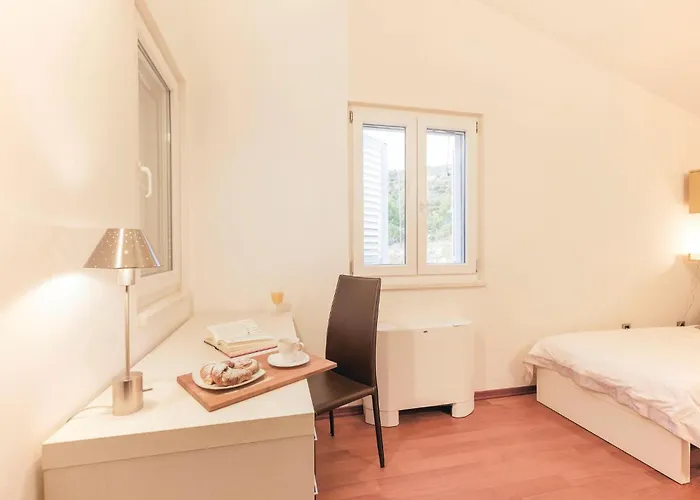 Primosten-dolac With Outdoor Pool Dolac