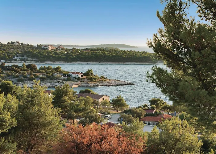 Primosten-dolac With Outdoor Pool Dom wakacyjny