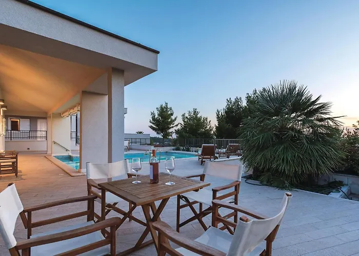 Dom wakacyjny Primosten-dolac With Outdoor Pool