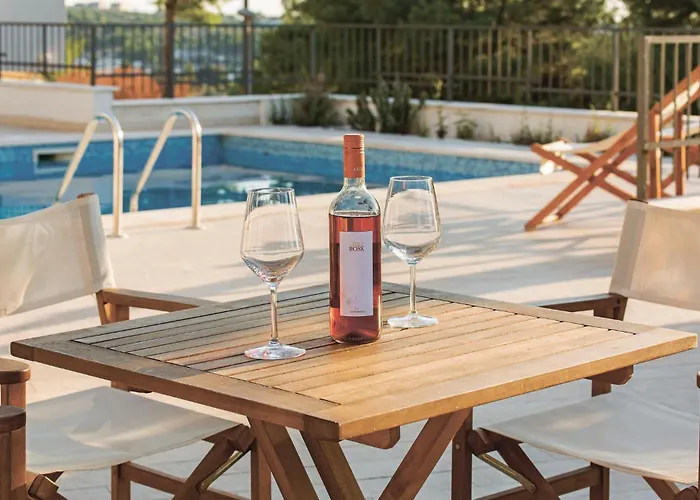 Primosten-dolac With Outdoor Pool Vikendica *