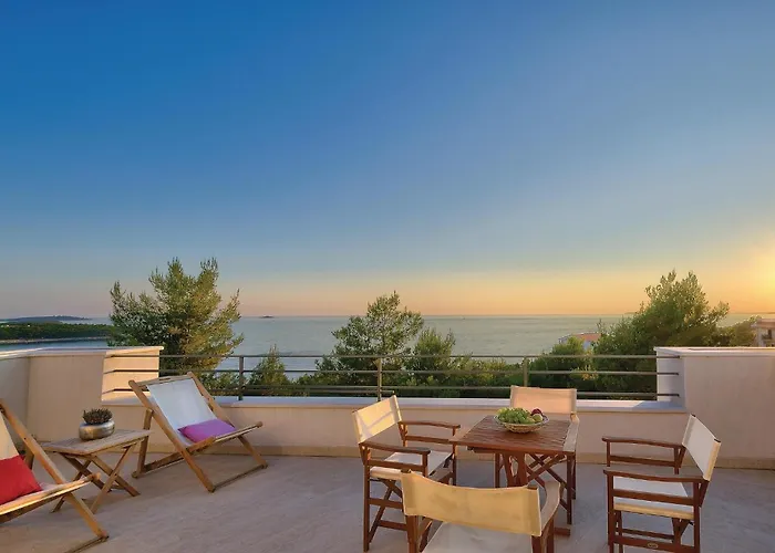 Primosten-dolac With Outdoor Pool Dolac