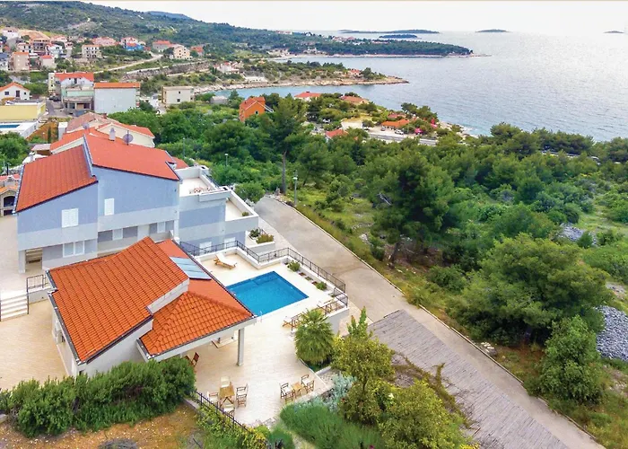 Primosten-dolac With Outdoor Pool