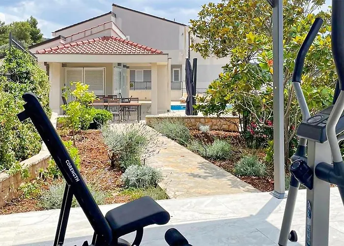 Vikendica Primosten-dolac With Outdoor Pool *