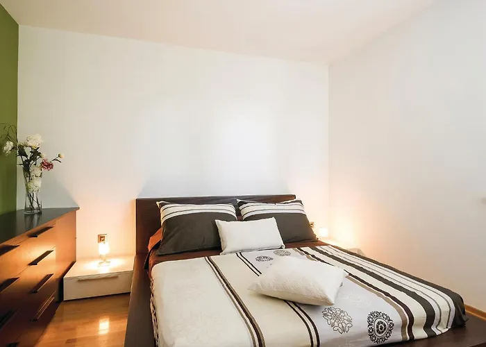 Primosten-dolac With Outdoor Pool Vikendica Dolac