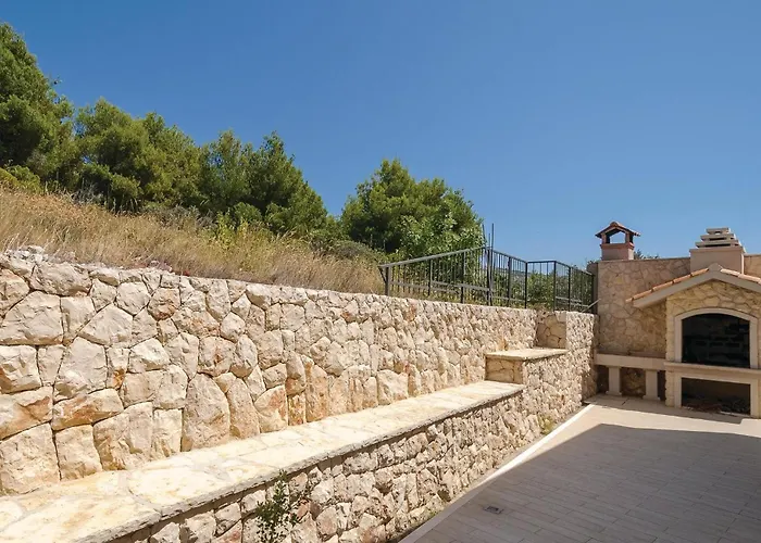 Primosten-dolac With Outdoor Pool Dolac